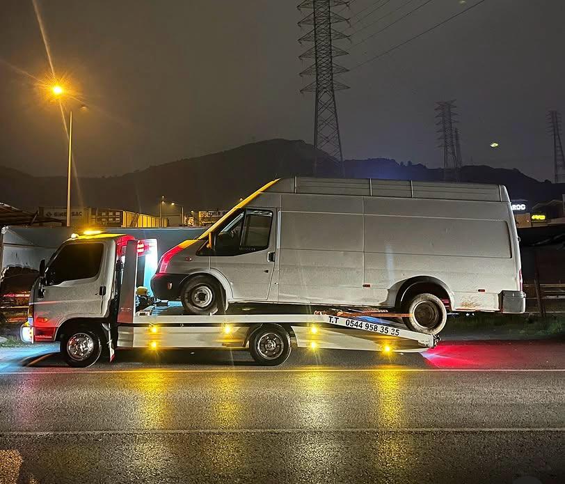 Minibüs çekici gece hizmeti